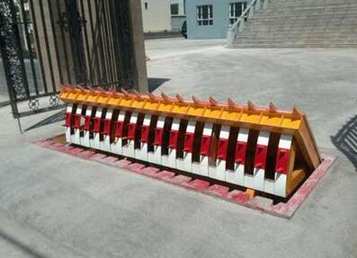路障設(shè)備.jpg
