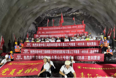 貴南高鐵斗篷山三號隧道建設使用起重滑車