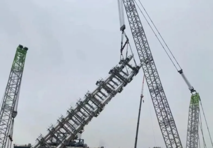 寧波項(xiàng)目環(huán)管反應(yīng)器吊裝使用起重滑車