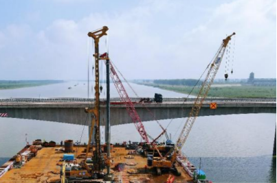 G36寧洛高速跨淮河特大橋建設(shè)使用起重滑車